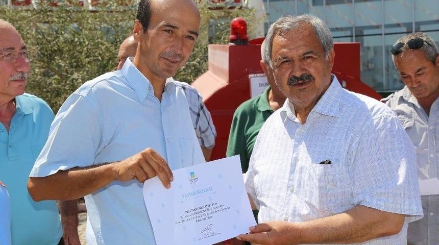 Burhaniye&rsquo;de Kırsal Mahallelere Tanker Dağıtıldı