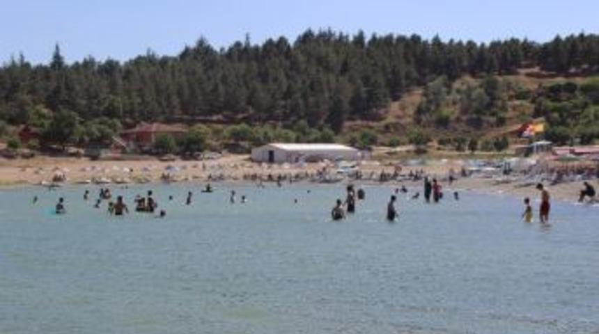 Havalar Isındı, &rsquo;doğunun Denizi&rsquo; Doldu Taştı