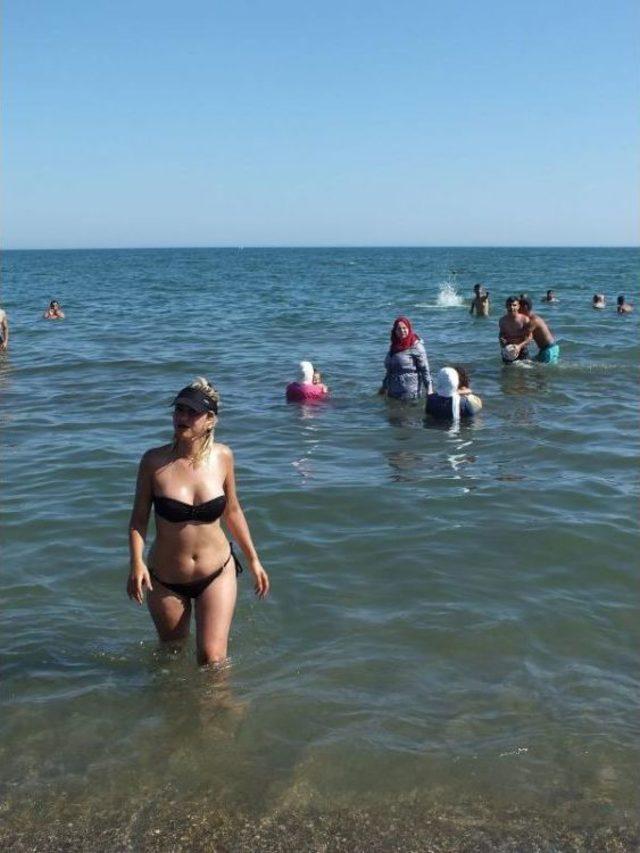 Mersin'de Sıcaktan Kaçan Denize Girdi