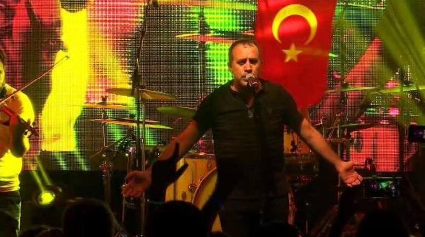 Haluk Levent'e Drone Ile Bayrak Servisi