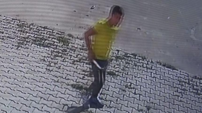 Motosiklet Hırsızı G&uuml;venlik Kamerasında