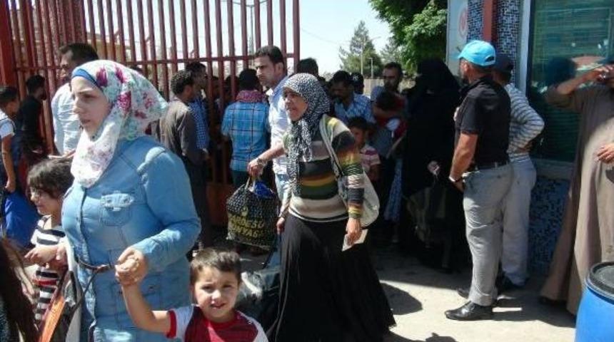 Bayram I&ccedil;in &Uuml;lkesine Giden Suriyeli'den 8 Bini D&ouml;nd&uuml;