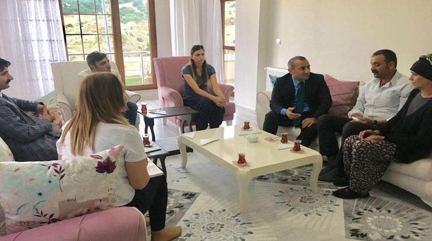 Tunceli&rsquo;nin Yeni Valisi İlk Ziyaretini Şehit Ailesine Yaptı