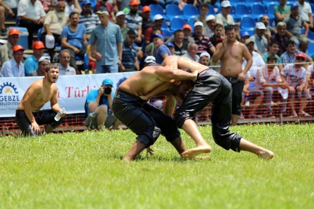 23. Geleneksel H&uuml;nkar &Ccedil;ayırı Yağlı G&uuml;reşleri Başladı