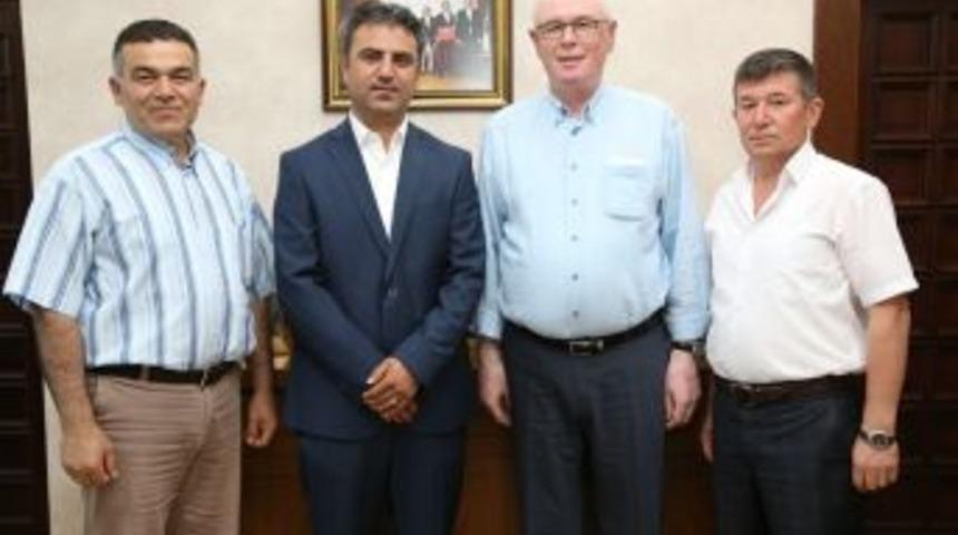 Eskişehir K&uuml;lt&uuml;r Ve Dayanışma Derneğinden Başkan Kurt&rsquo;a Ziyaret