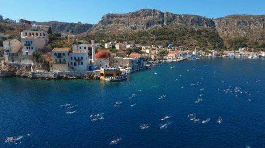 Meis- Kaş Arasında Kula&ccedil;lar Dostluk I&ccedil;in Atıldı