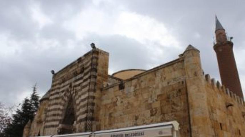 Camii Hırsızlarının Suç Dosyası Kabarık Çıktı