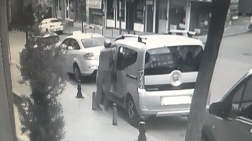 (&ouml;zel Haber) Otomobilden Teyp &Ccedil;alan Hırsız G&uuml;venlik Kamerasına Yakalandı