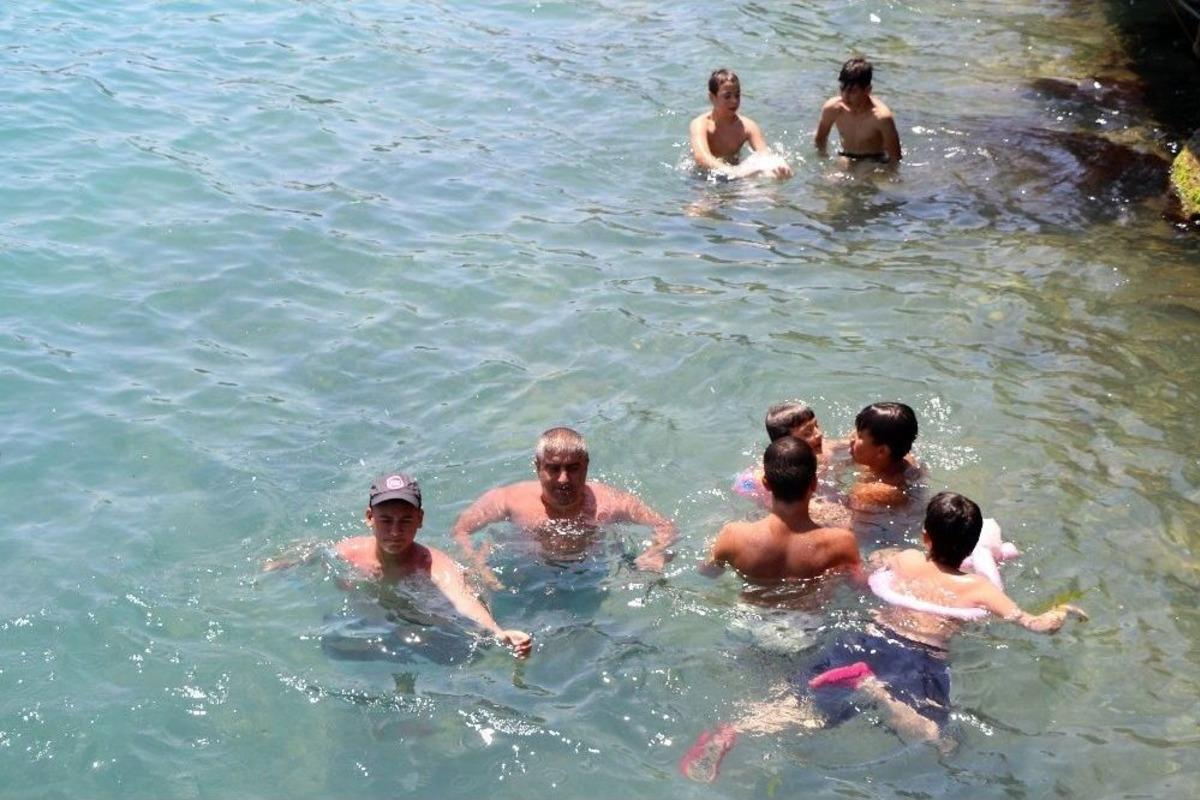 İstanbul&rsquo;da Kavurucu Sıcaklar Etkisini S&uuml;rd&uuml;r&uuml;yor