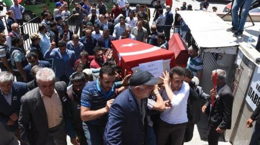 &Ouml;zalp'te Ak Parti Y&ouml;neticisi Aydın Ahi'nin &Ouml;ld&uuml;r&uuml;lmesiyle Ile Ilgili 16 Ş&uuml;pheli G&ouml;zaltında (2)