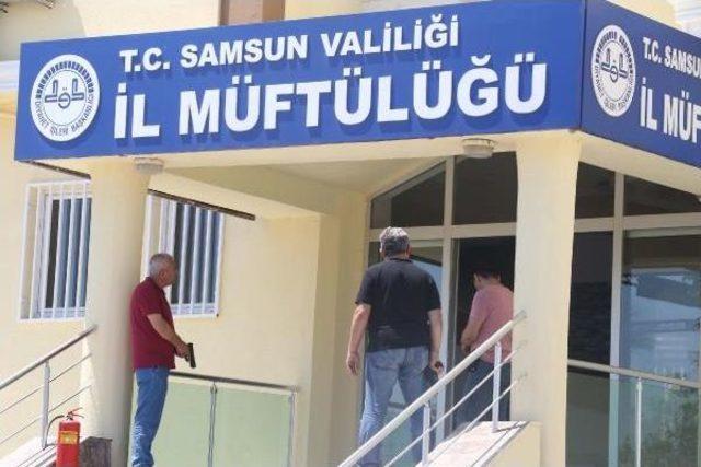 Müftülük Binasına Girip Polislere Baltayla Saldırdı