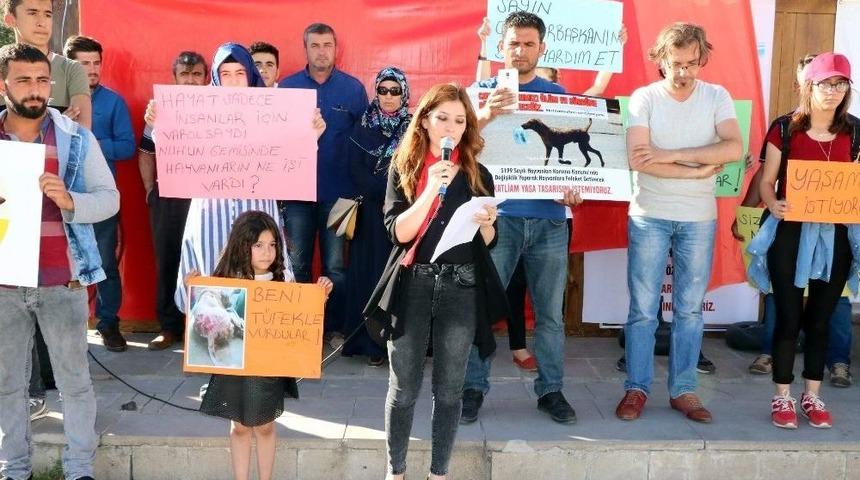 Yozgat&rsquo;ta Hayvan Severler Yeni Yasa Tasarısını Protesto Etti