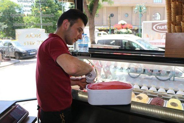 Sıcaklıklar Yükseldi, Dondurma Satışları Arttı