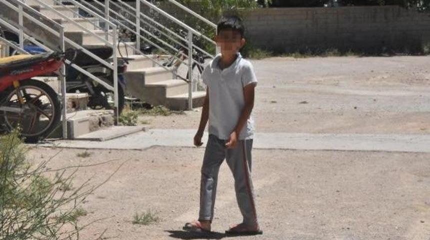 Bah&ccedil;ede Bulduğu Tabancayla Oynayan 9 Yaşındaki &Ccedil;ocuk, 4 Yaşındaki Kuzenini Yaraladı