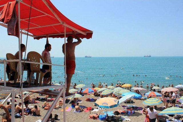 Hava Sıcaklığı 30 Dereceyi Ge&ccedil;ti, Plajlar Doldu Taştı 2