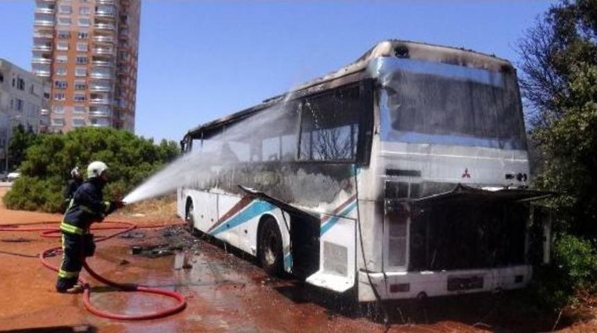 Park Halindeki Otob&uuml;s Yandı