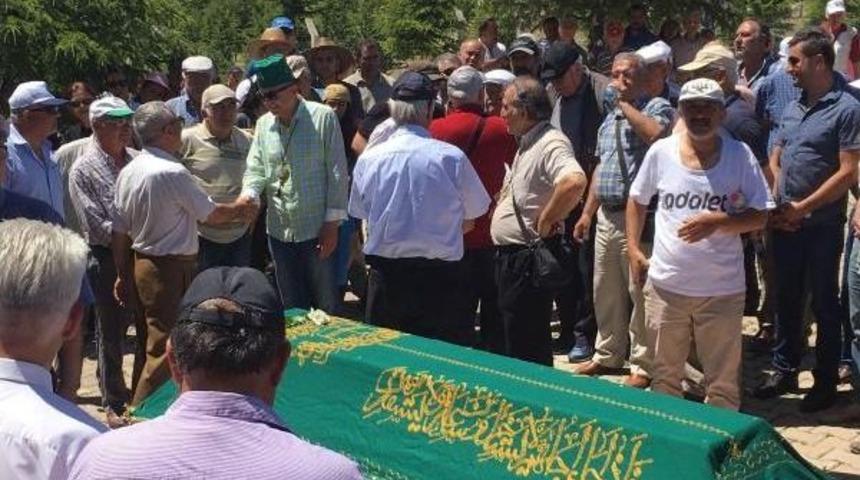 Deniz Gezmiş'in Avukatlarından Şakir Ke&ccedil;eli, &Ccedil;ilehane&rsquo;De Defnedildi