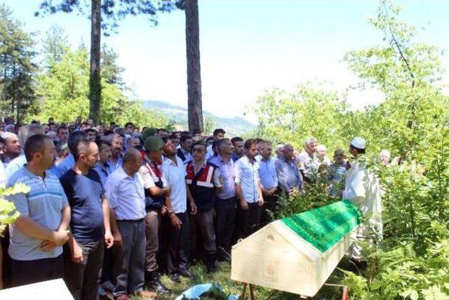 Tabancayla Oynarken Ölen Çocuk Toprağa Verildi