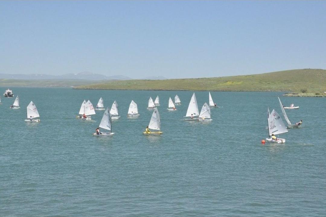 Bakan Arslan &Ccedil;ıldır G&ouml;l&uuml;&rsquo;nde Denizcilik Ve Kabatoj Bayramı Etkinliklerine Katıldı