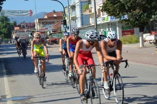 İznik Triatlon Yarışları'na Büyük Ilgi