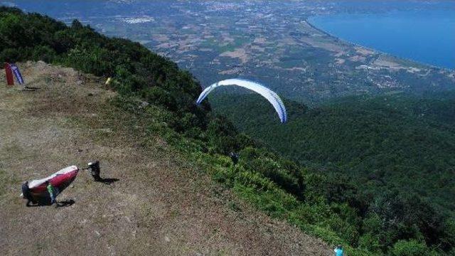 Orhangazi’De Yamaç Paraşütü Heyecanı