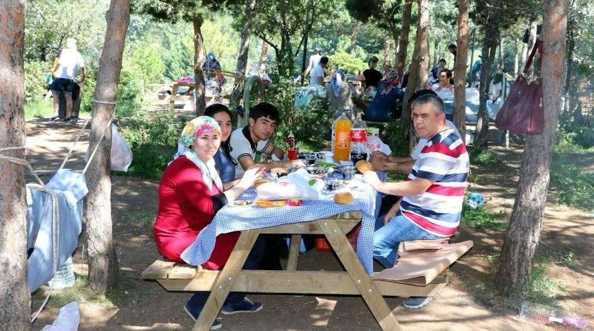 Yozgat&rsquo;ta Sıcaktan Bunalan Vatandaşlar Soluğu &Ccedil;amlık Milli Parkı&rsquo;nda Aldı