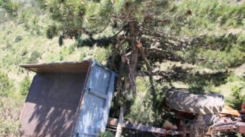 Devrilen Traktörün Altında Can Verdi