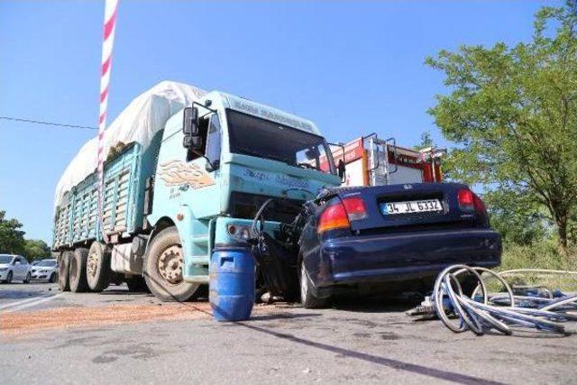 Kamyonun Altına Giren Otomobilin Sürücüsü Öldü