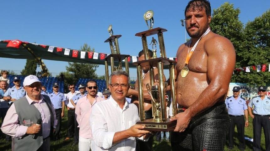 Hünkar Çayırında Başpehlivan Recep Kara Oldu