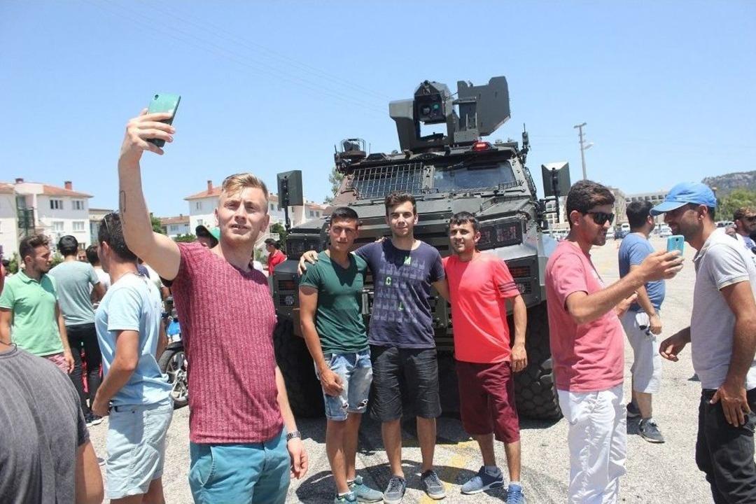 Otomobil Festivalinde &lsquo;zırhlı Muharebe Aracı&rsquo; S&uuml;rprizi