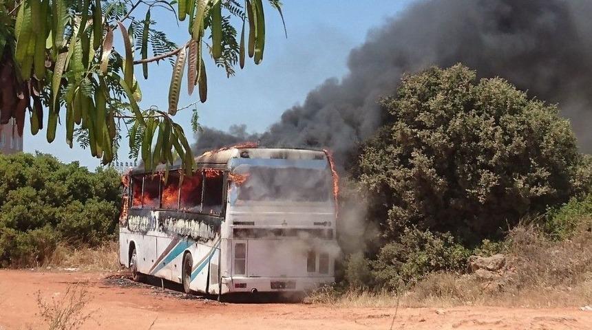 Park Halindeki Otob&uuml;s K&uuml;l Oldu