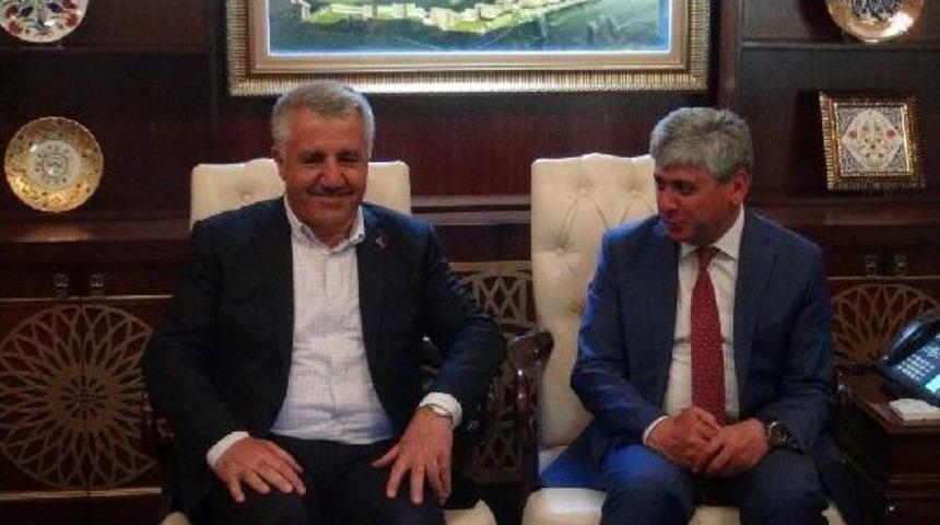 Bakan Arslan: &Ccedil;ıldır G&ouml;l&uuml;&rsquo;Ndeki Denizcilik Ve Kabotaj Bayramına Katıldı (2)