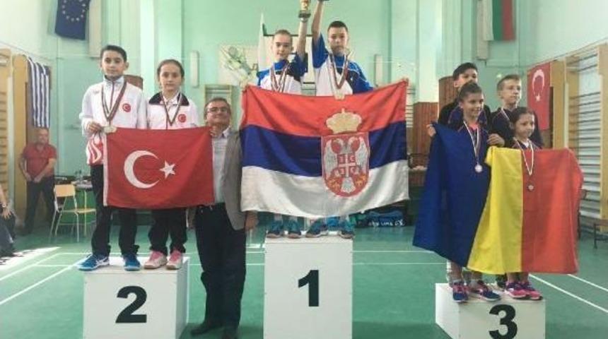 13 Yaş Altı Badminton Takımı'ndan 3 Altın, 2 G&uuml;m&uuml;ş Ve 2 Bronz Madalya