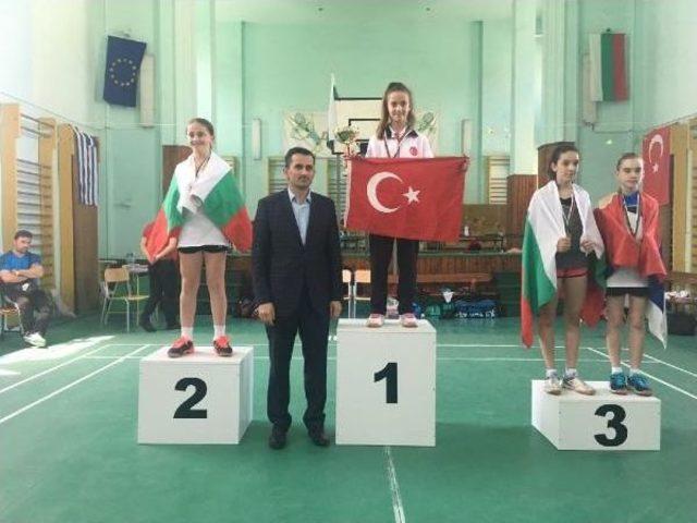 13 Yaş Altı Badminton Takımı ndan 3 Altın, 2 G&uuml;m&uuml;ş Ve 2 Bronz Madalya 2