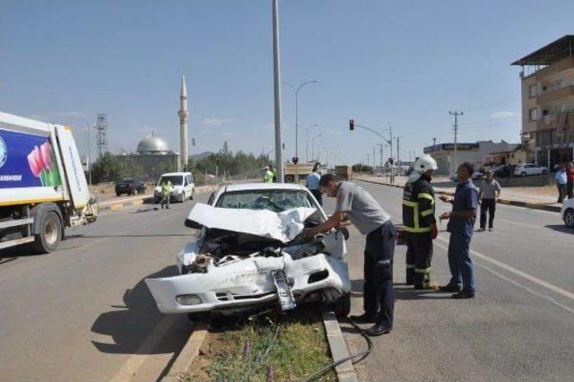 Otomobil, Yolcu Minib&uuml;s&uuml;ne &Ccedil;arptı: 7 Yaralı 1