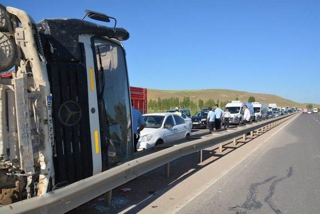 Kapanan Yolda Polisin Ambulans Seferberliği