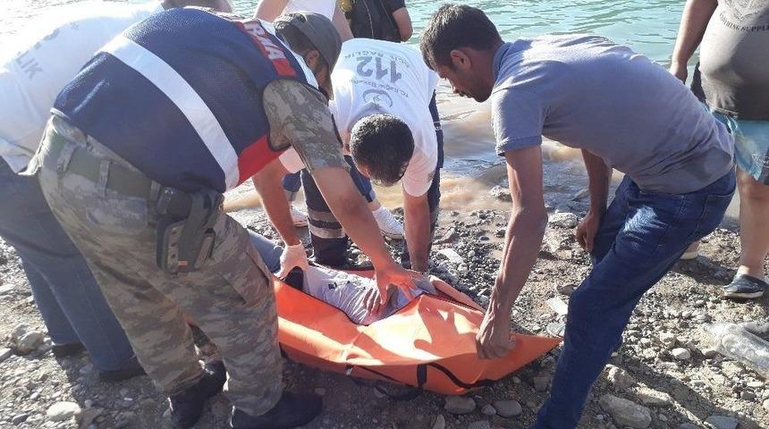 Serinlemek İ&ccedil;in Girdiği Baraj G&ouml;l&uuml;nde Boğuldu