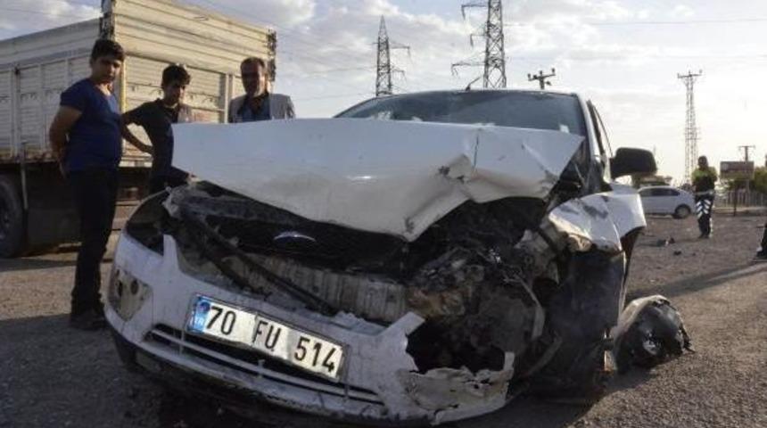 Siverek'te Iki Otomobil &Ccedil;arpıştı: 4 Yaralı