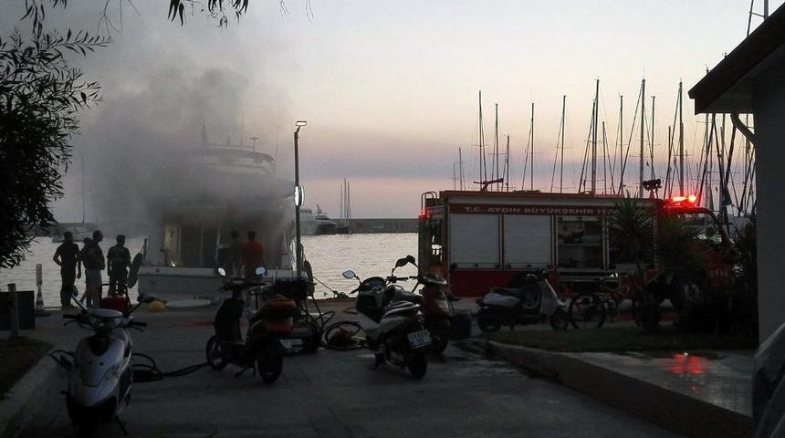 Kuşadası&rsquo;nda L&uuml;ks Yatta Yangın