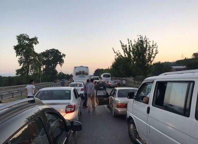 Adalet Yürüyüşü’nde Araç Trafiği Kocaeli’nden Sakarya’ya Kadar Uzadı