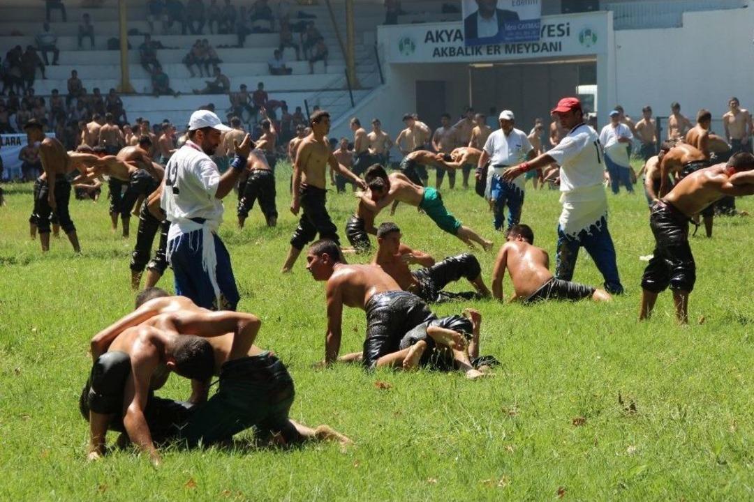 55. Geleneksel Akyazı Akbalık Yağlı G&uuml;reşleri Nefes Kesti