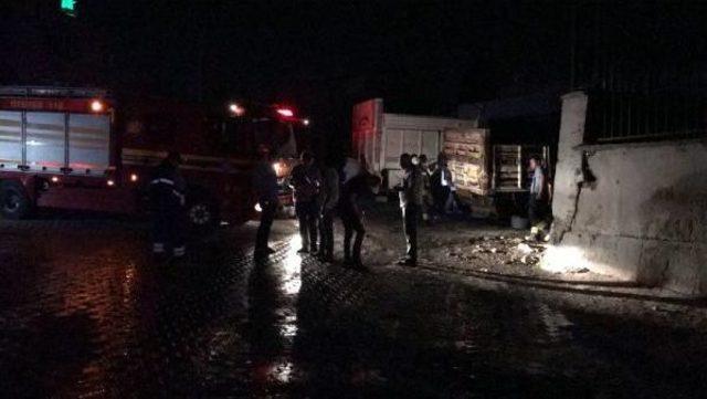 Diyarbakır da Iki Kamyondan Yakıt Aktarımı Yapılırken Yangın &Ccedil;ıktı: 2 Yaralı&nbsp; 3