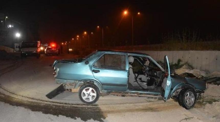 Bursa'da Fabrika Duvarına &Ccedil;arpan Otomobilin S&uuml;r&uuml;c&uuml;s&uuml; &Ouml;ld&uuml;
