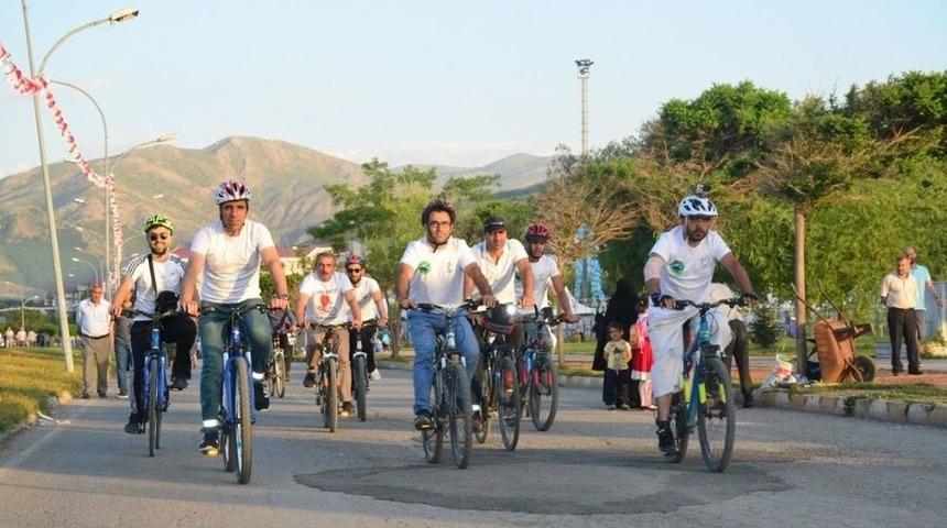 Van G&ouml;l&uuml;&rsquo;ne Dikkat &Ccedil;ekmek İ&ccedil;in Pedal &Ccedil;evirdiler