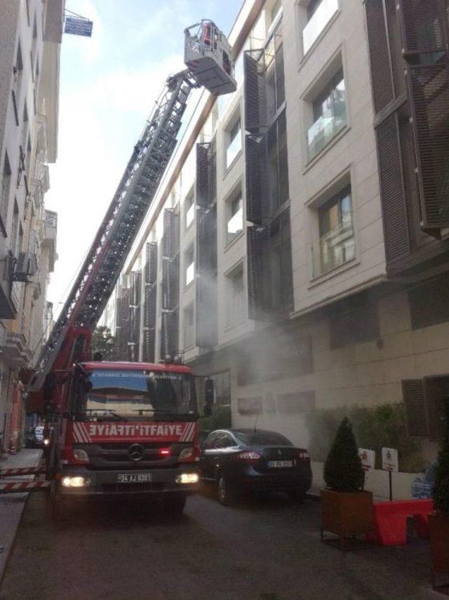 Fatih’te Korkutan Otel Yangını