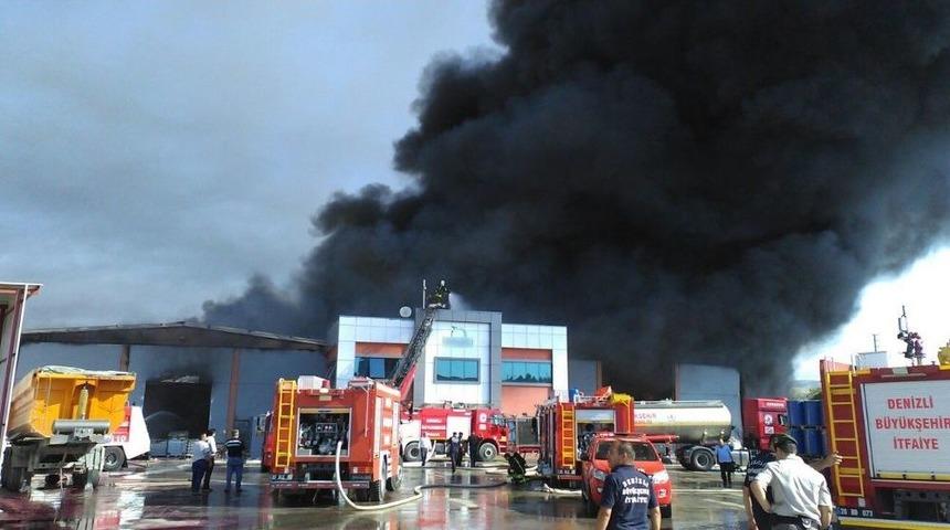 Denizli&rsquo;de Kimyasal Atık Fabrikasında Yangın