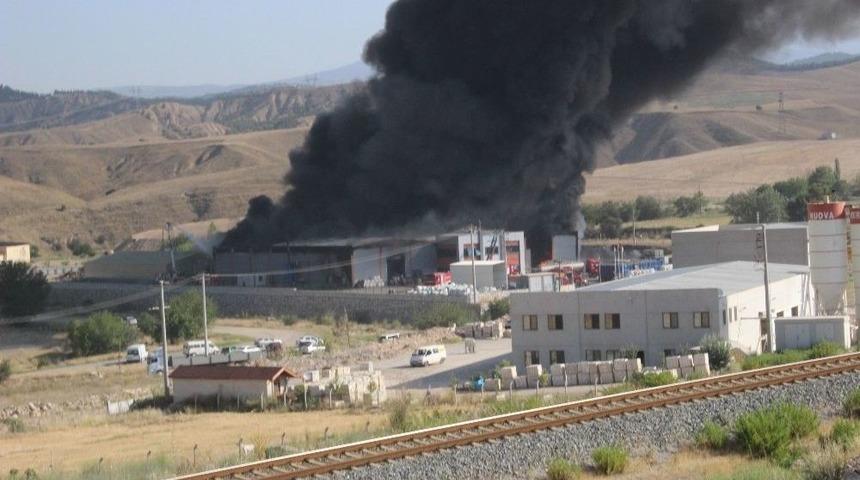 Denizli&rsquo;de Katı Atık &Uuml;retim Tesisinde B&uuml;y&uuml;k Yangın