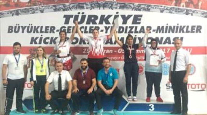 Ayb&uuml;ke Bet&uuml;l Aras, Kick Boks&rsquo;ta T&uuml;rkiye Şampiyonu