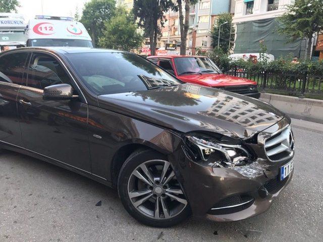 Otomobilin Bagajından Bir Şey Alan Şahsa Arkadan Otomobil Çarptı 2