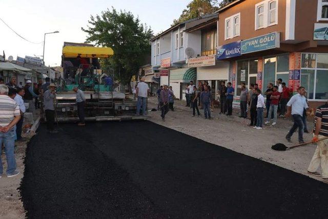 Başkan Vekili Erat Asfalt &Ccedil;alışmalarını İnceledi 1